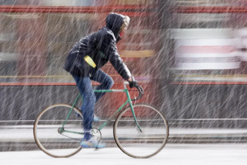 Riding green fixie in the snow,  advantages of toe cages and pedal straps.