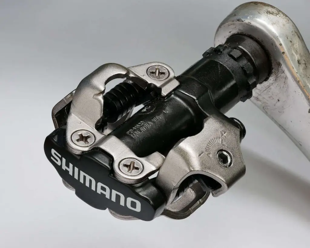 Shimano clipless pedal, advantages of toe cages and pedal straps.