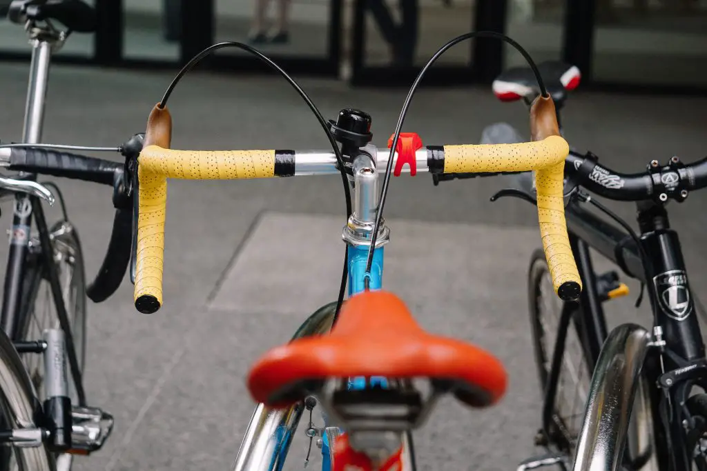Image of a bicycle with a yellow handlebar tape. Source: Pexels