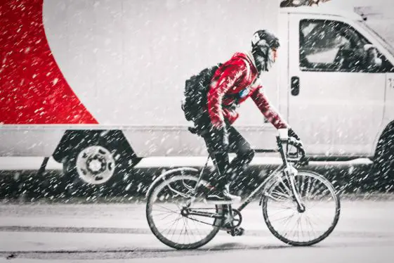 Is it safe to ride a fixed gear bike in the snow on the street.