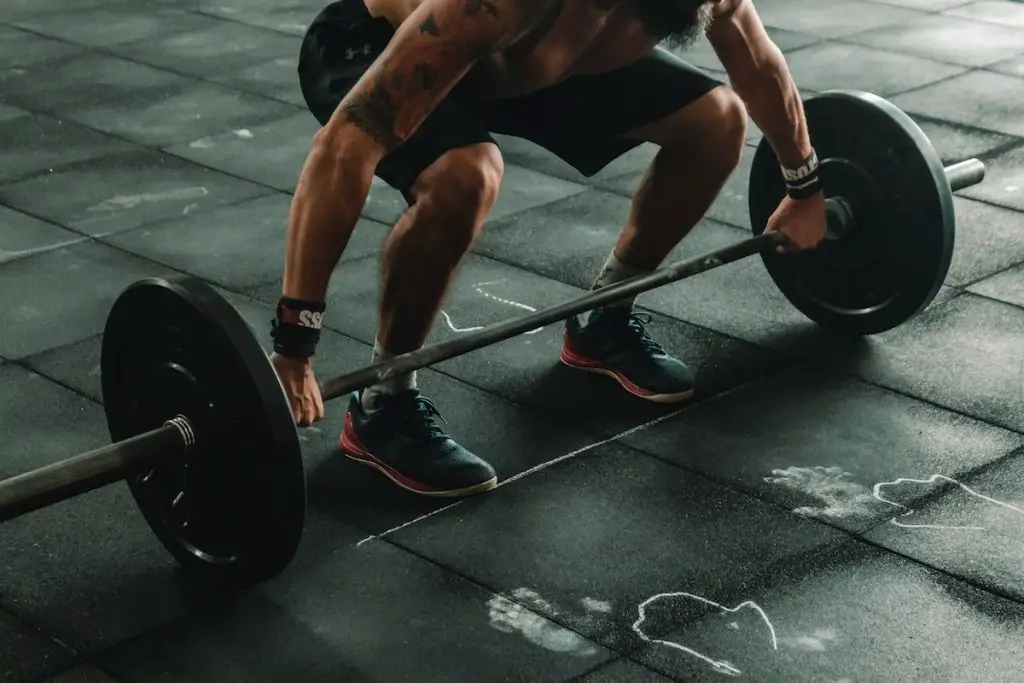 Image of a doing deadlifts at the gym. Source: victor freitas, pexels