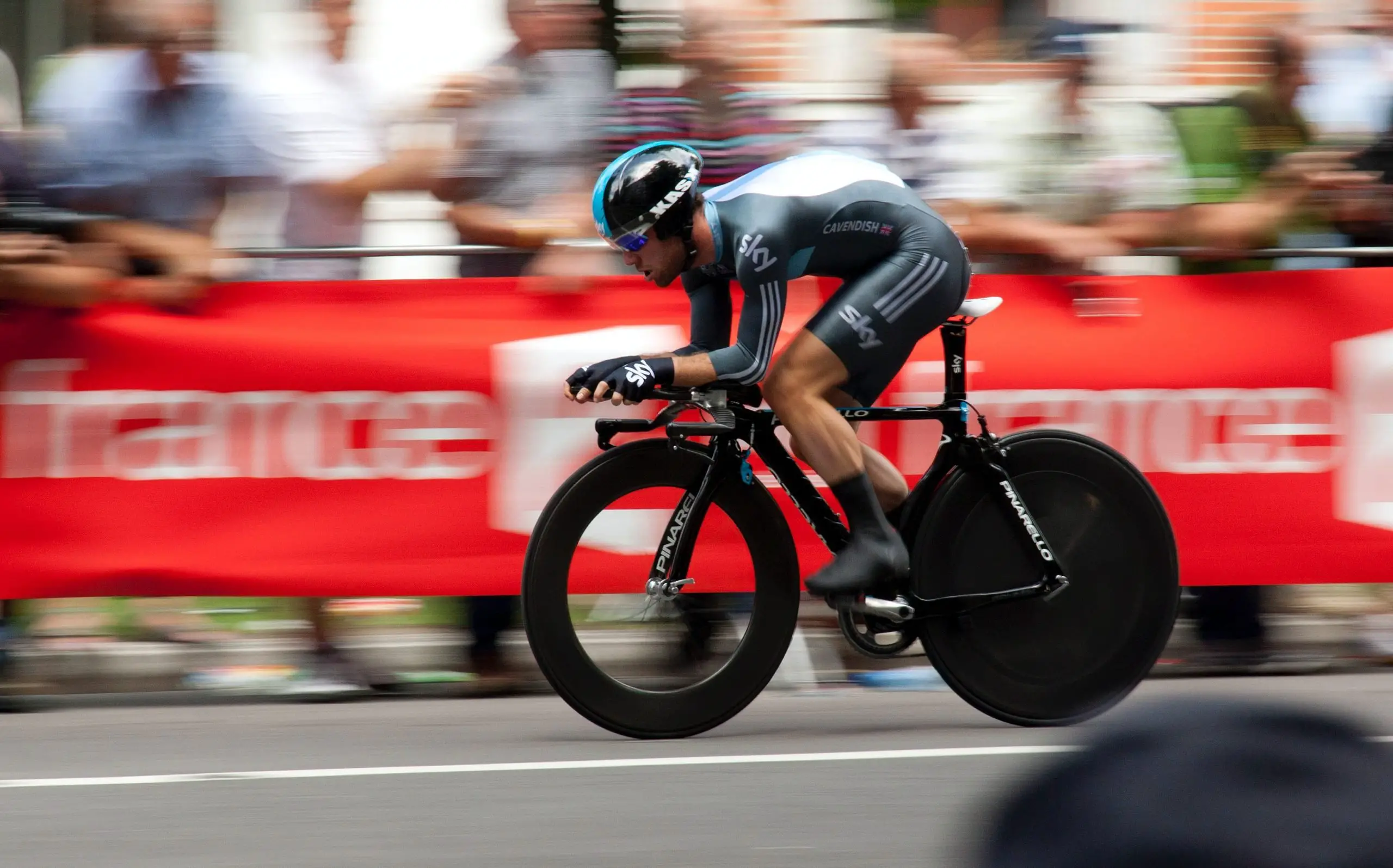 Man cycling fast on a high performance bike. Source: chris peeters, pexels