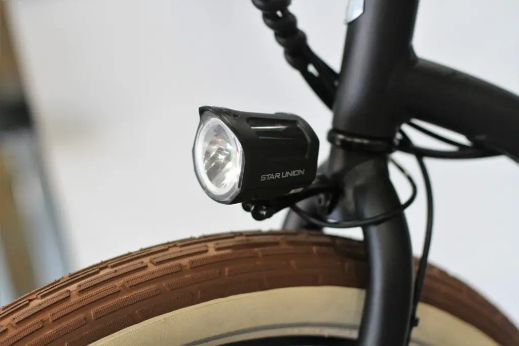 Image of a bicycle light over the front tire tower of a bike. Source: unsplash