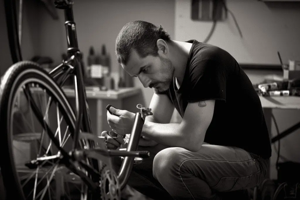 Image of a confused man assembling a bike. Source: midjourney