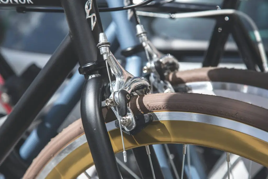 Image of black fixed-gear bike brake. Source: unsplash