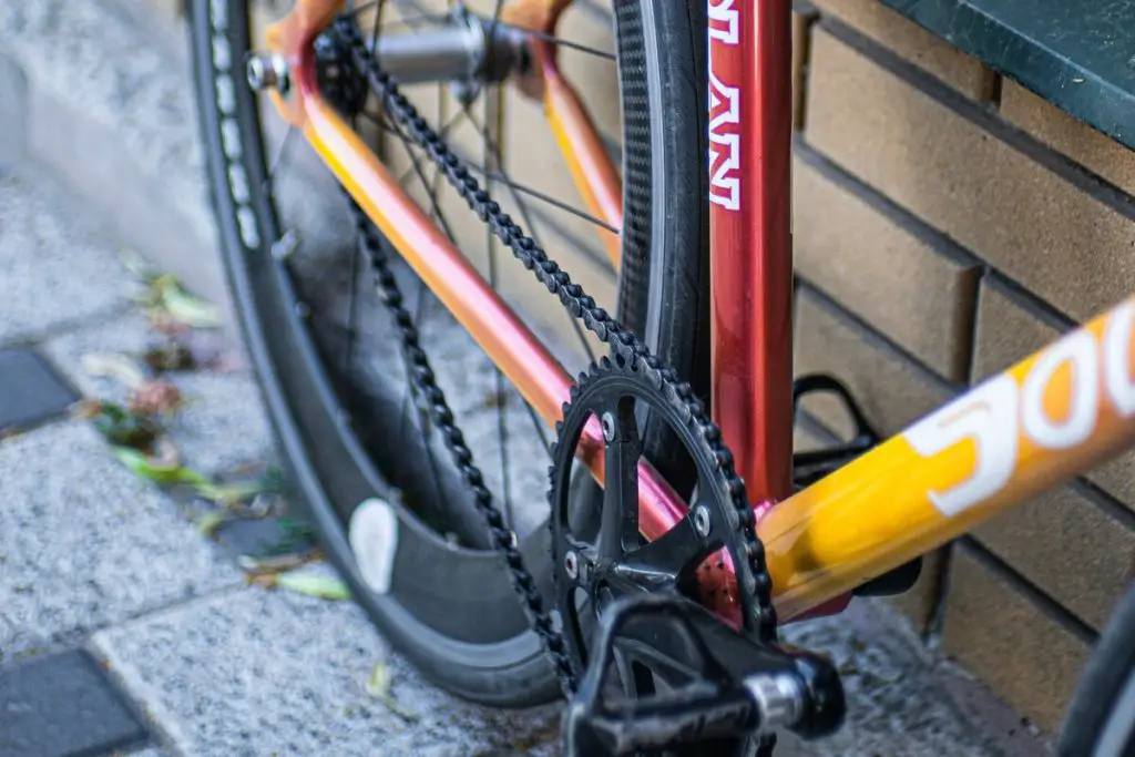 Closeup image of fixed gear bike chains. Source: Unsplash