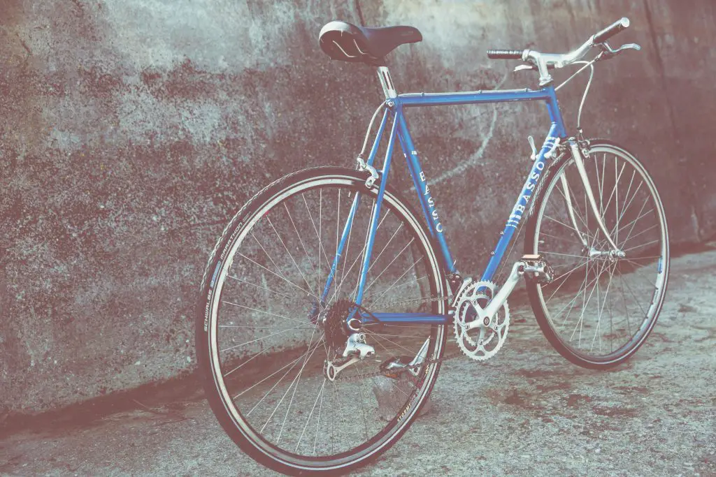 A blue bicycle on a wall. Source: pexels