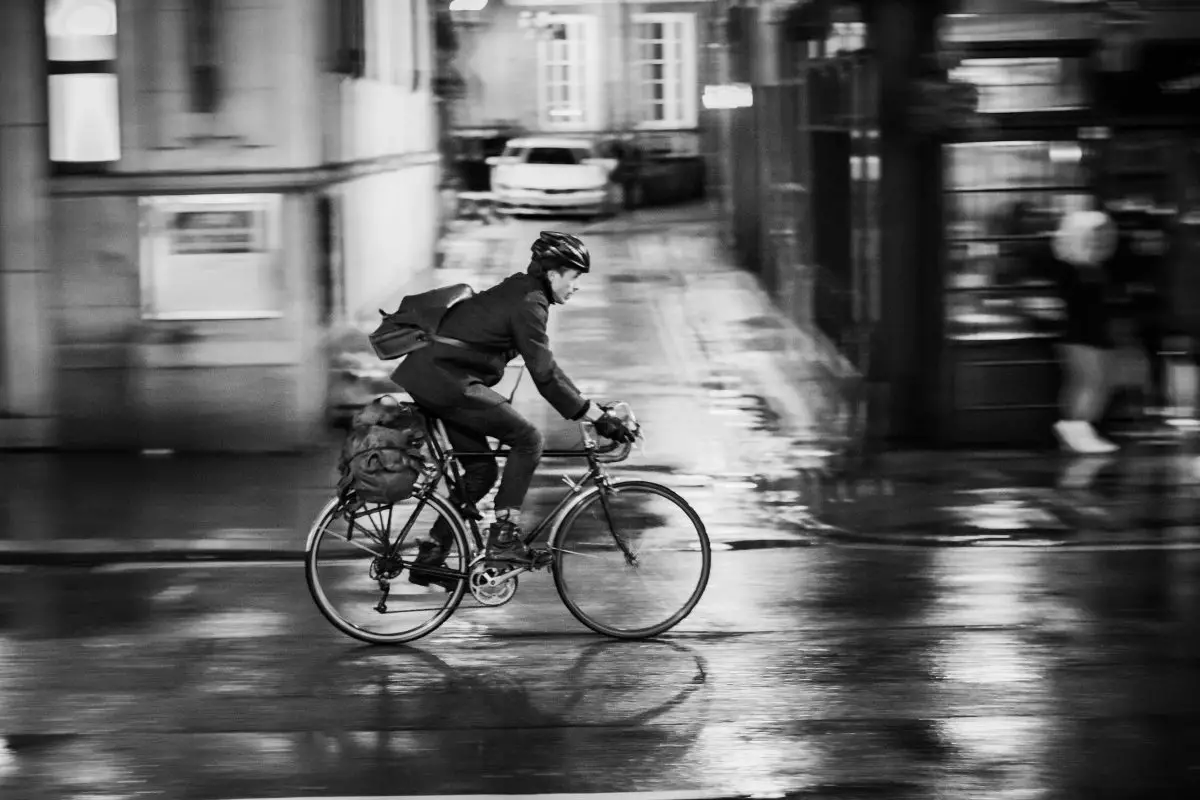 Man riding a bike on the street. Source: unsplash